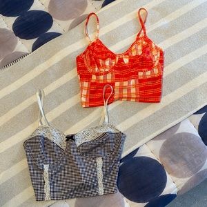 cute lightweight tank top bundle. both for 7$ or 1 for $4. Cider brand. size s